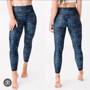 Zyia Stone Leopard Scrunchy Light n Luxe Leggings 7/8 24” size 8-10 -NWT
